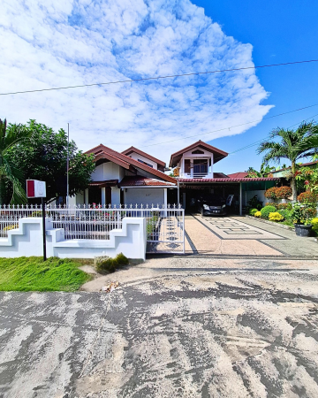 DIJUAL RUMAH BULATAN LENGKAP DENGAN SELURUH PERABOTAN DIDALAMNYA... PEMILIK SEGERA PINDAH KELUAR KOTA... Lokasi di Jl.Kandis Gg.Irmala